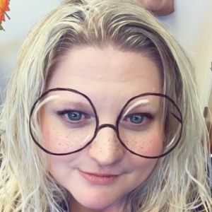 Meet your Posher, Joanie